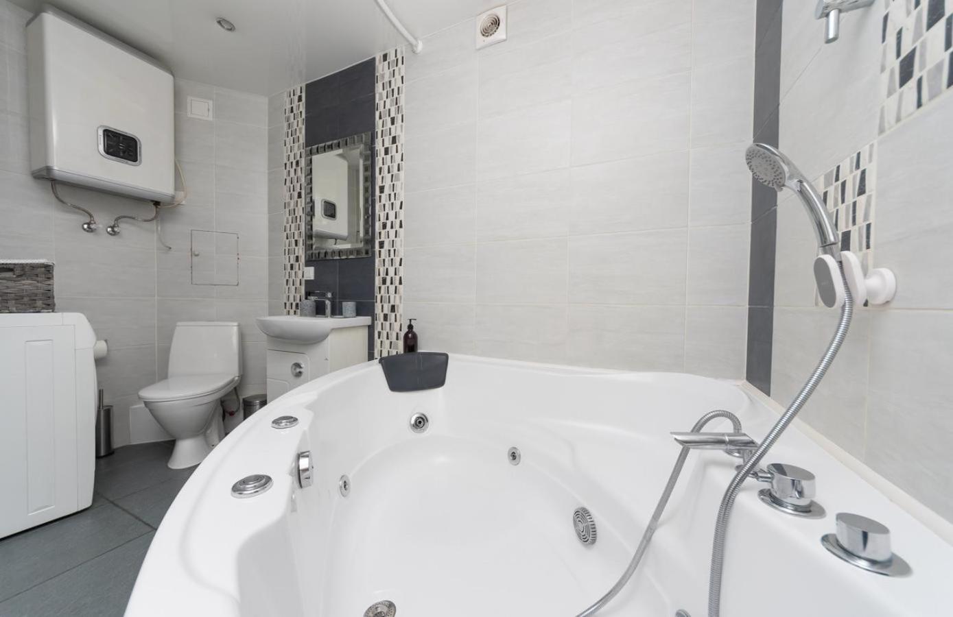 Appartement Flat24 On Lesi Ukrainki 3 à Kiev Extérieur photo